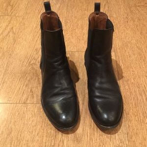 Frye Chelsea boots in black leather